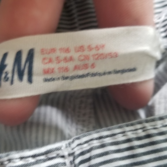 2 old navy tanks one black t shirt and shorts - Picture 5 of 6